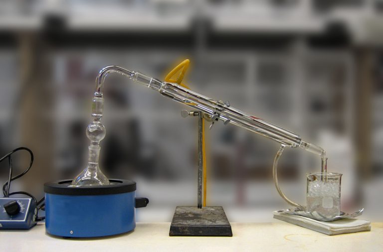 Introduction à la distillation de mélanges homogènes et initiation au pilotage
